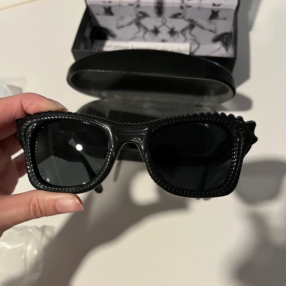 LA FEMME EN NOIR BY MICHELLINE PIT ALIEN XENOMORPH SUNGLASSES NWT - Picture 7 of 9